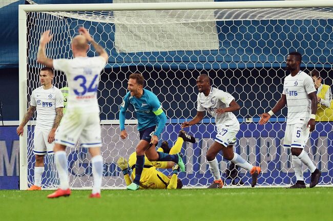 Защитник Зенита Доменико Кришито радуется забитому голу в ворота Динамо