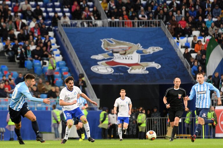 Игровой момент матча 35-го тура ФНЛ Крылья Советов - Факел