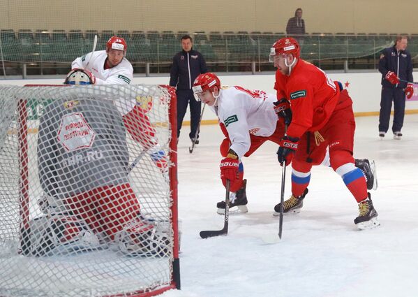Хоккеисты сборной России на тренировке