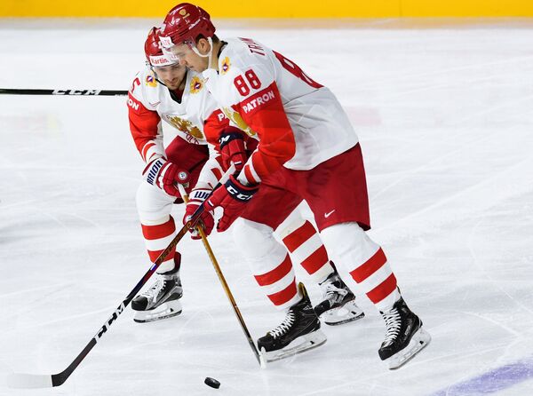 Хоккеисты сборной России Никита Трямкин, Артём Анисимов (справа налево)