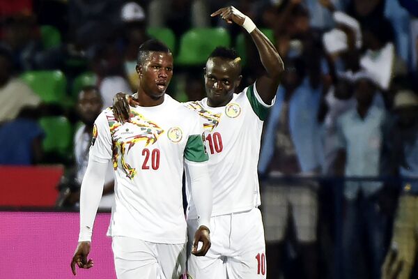 Игроки сборной Сенегала Бальде Кейта и Садьо Мане