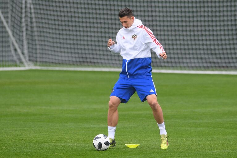 Защитник сборной России по футболу Илья Кутепов Защитник сборной России по футболу Илья Кутепов