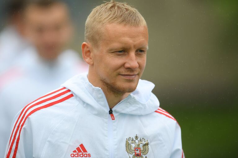 Защитник сборной России Игорь Смольников Защитник сборной России Игорь Смольников