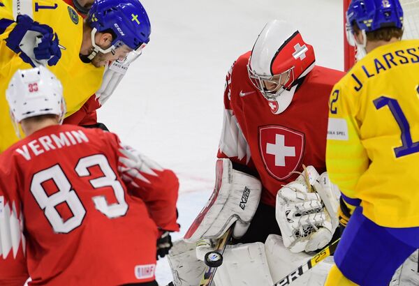 Игровой момент матча Швеция - Швейцария
