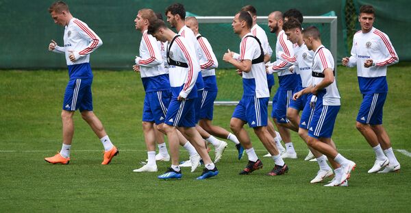 Игроки сборной России во время тренировки в Нойштифте