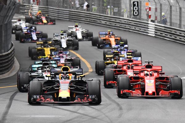 Пилоты во время гонки на этапе Гран-при Монако Формулы-1