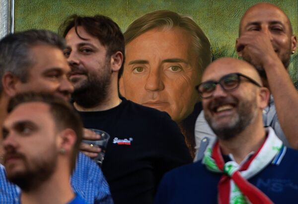 Плакат с изображением главного тренера сборной Италии Роберто Манчини