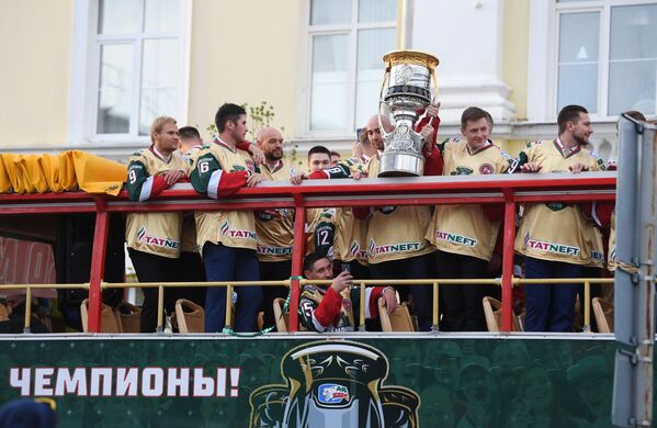 Парад Ак Барса в Казани в честь победы команды в Кубке Гагарина