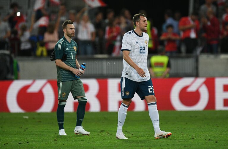 Слева направо: Игорь Акинфеев (Россия) и Артем Дзюба (Россия) Слева направо: Игорь Акинфеев (Россия) и Артем Дзюба (Россия)