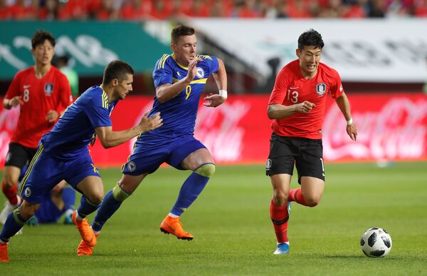 Игровой момент матча Босния - Южная Корея