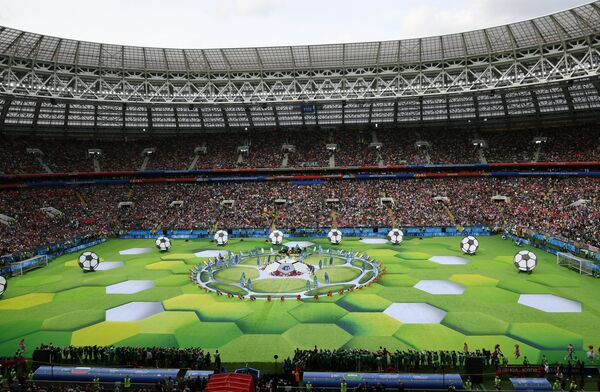 Артисты выступают на церемонии открытия чемпионата мира по футболу 2018