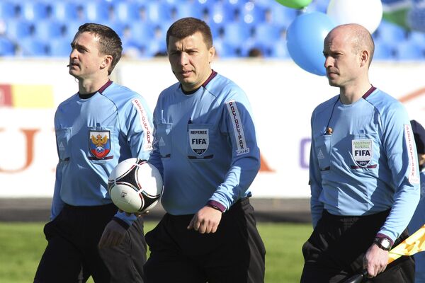 Футбольные арбитры Алексей Стипиди, Михаил Вилков и Тихон Калугин (слева направо)