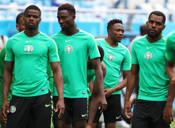 Футболисты сборной Нигерии Элдерсон Эчиеджиле, Келечи Ихеаначо, Ахмед Муса и Брайан Идову (слева направо)