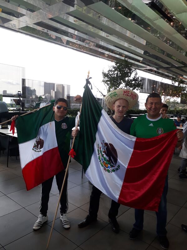 Мексиканские болельщики перед матчем с Германией в Мехико