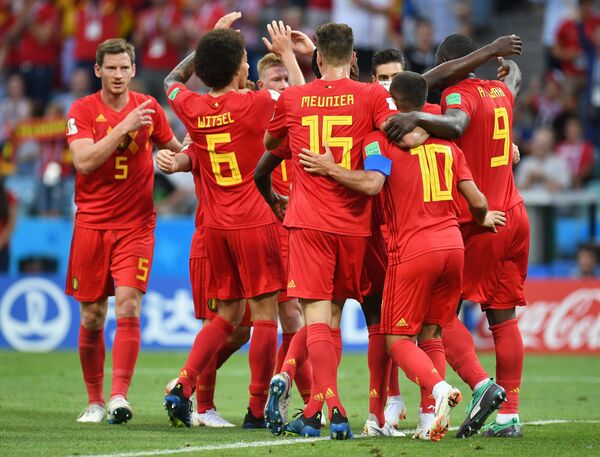 Игроки сборной Бельгии радуются забитому голу