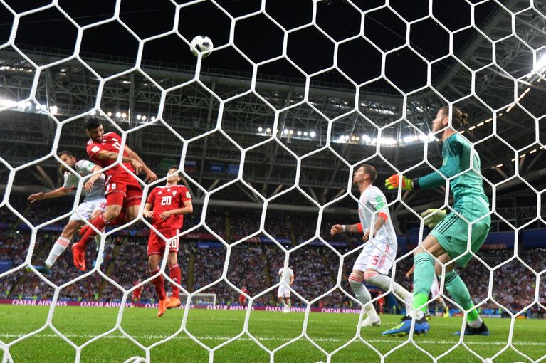 Игровая ситуация у ворот голкипера сборной Испании Давида де Хеа Игровая ситуация у ворот голкипера сборной Испании Давида де Хеа