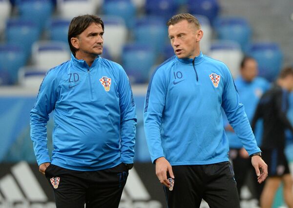 Главный тренер Златко Далич (слева)