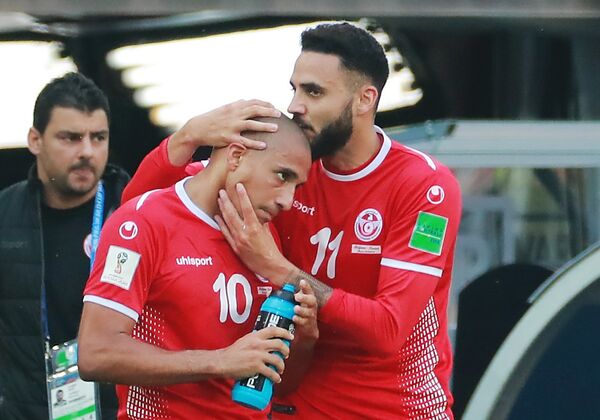 Футболисты сборной Туниса Вахби Хазри и Дилан Бронн (Слева направо)