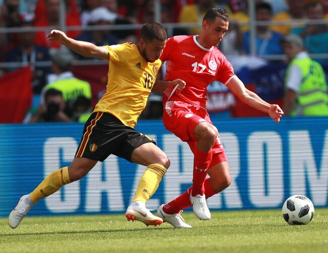 Капитан сборной Бельгии Эден Азар и полузащитник сборной Туниса Эльес Шкири (Слева направо)