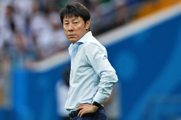 Главный тренер сборной Республики Корея Син Тхэ Ён