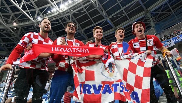 Болельщики сборной Хорватии радуются победе своей команды