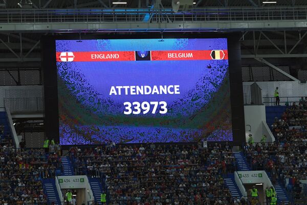 Табло с информацией о количестве зрителей на матче Англия - Бельгия
