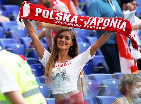 Болельщица перед матчем группового этапа чемпионата мира между сборными Японии и Польши
