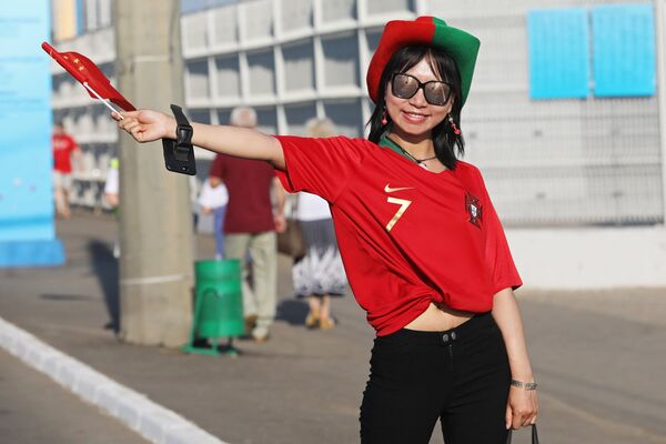 Болельщица перед матчем ЧМ-2018 между сборными Ирана и Португалии