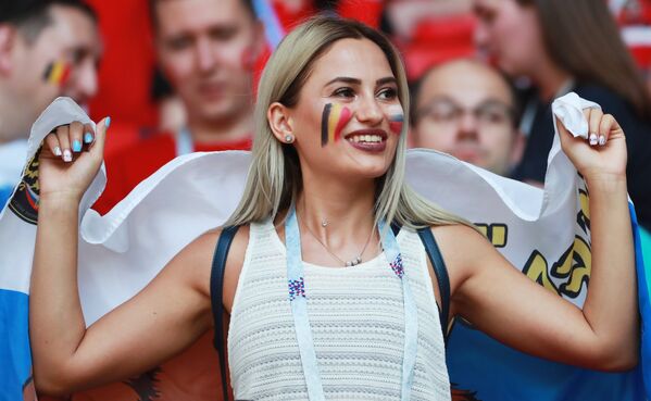 Болельщица перед матчем группового этапа чемпионата мира между сборными Бельгии и Туниса