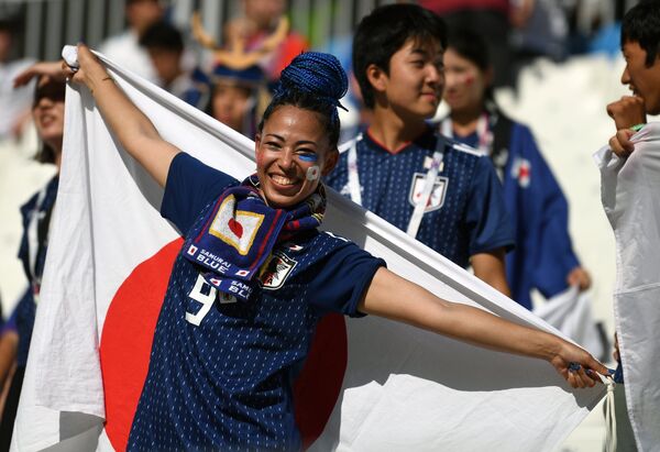 Болельщица сборной Японии перед матчем чемпионата мира между сборными Японии и Польши