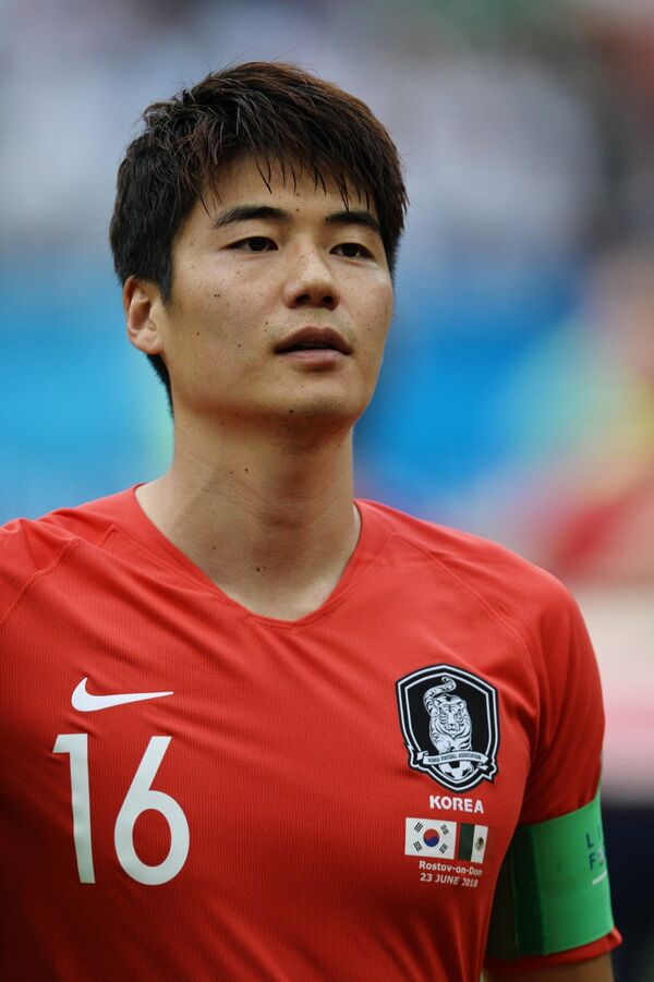 Капитан сборной Кореи по футболу Ки Сон Ён