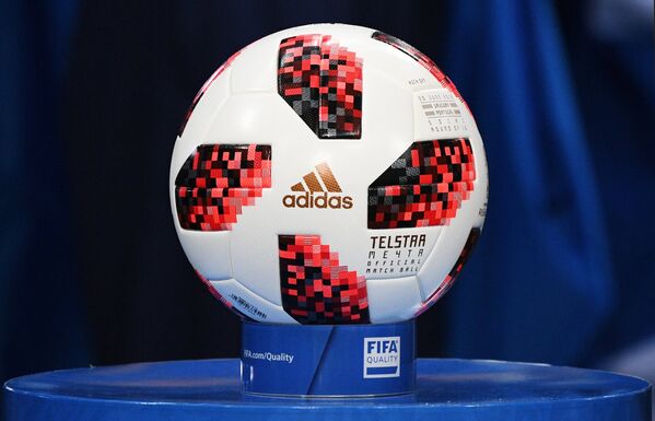 Официальный мяч для игр плей-офф чемпионата мира по футболу 2018 Telstar Мечта