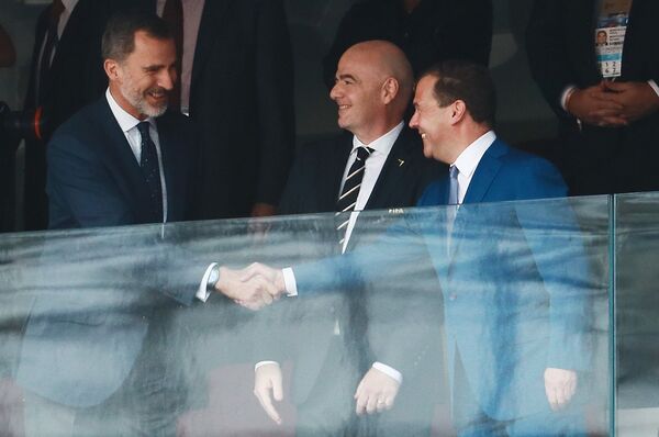 Слева направо: король Испании Филипп VI, президент ФИФА Джанни Инфантино и председатель правительства РФ Дмитрий Медведев