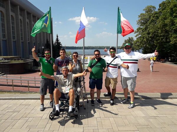 Мексиканский фанат, приехавший в Россию в инвалидном кресле
