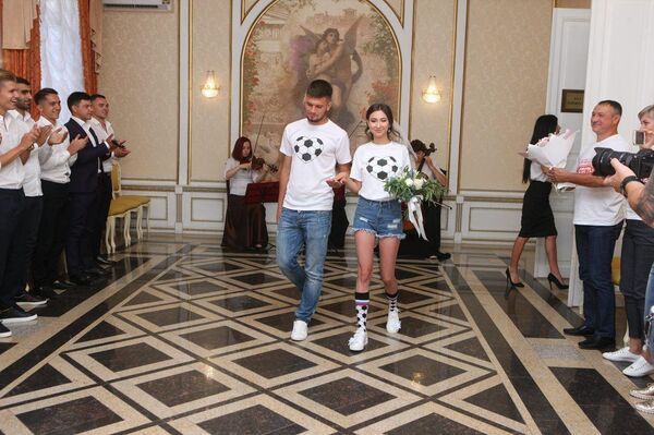 Свадьба футболиста саратовского Сокола Дмитрия Котюха и его невесты Алины