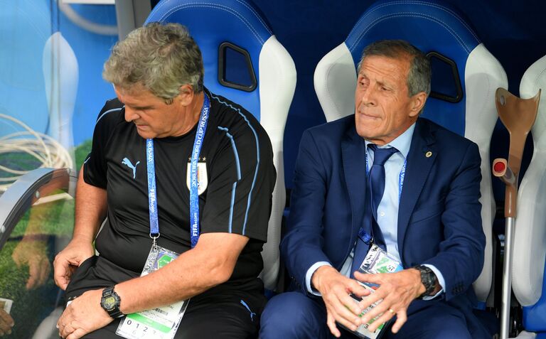 Главный тренер сборной Уругвая Оскар Табарес (справа) Главный тренер сборной Уругвая Оскар Табарес (справа)