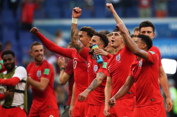 Футболисты сборной Англии радуются победе