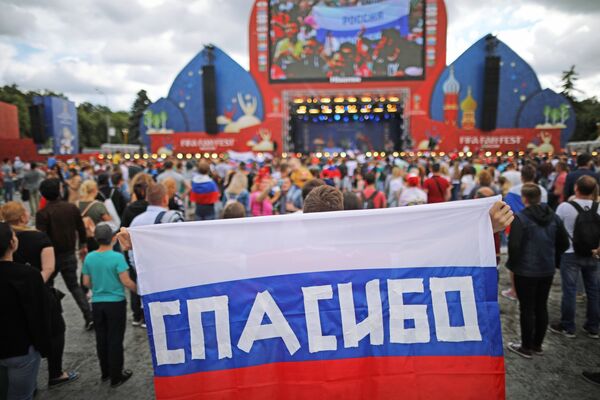 Сборная России по футболу встретилась с болельщиками Сборная России по футболу встретилась с болельщиками