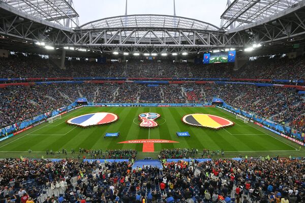 Национальные флаги сборной Франции и сборной Бельгии