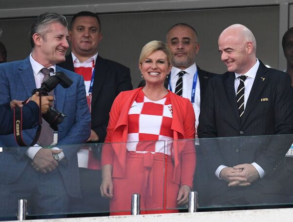 Президент футбольной федерации Хорватии Давор Шукер, президент Республики Хорватия Колинда Грабар-Китарович и президент ФИФА Джанни Инфантино (слева направо)