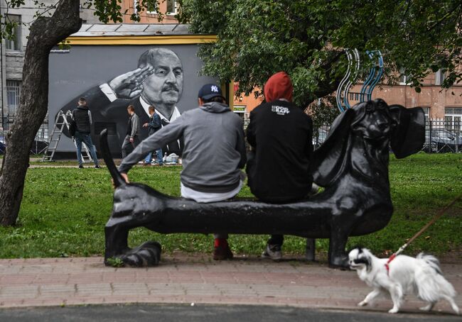 В Санкт-Петербурге перерисовали граффити с С. Черчесовым