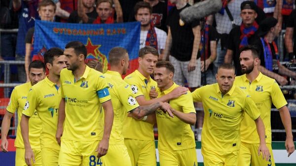 Футболисты Ростова радуются забитому голу