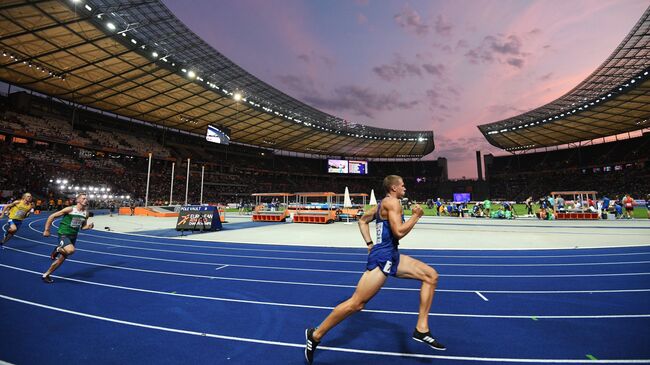 Спортсмены на дистанции 400 метров