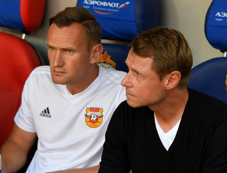 Олег Кононов (справа) Олег Кононов (справа)