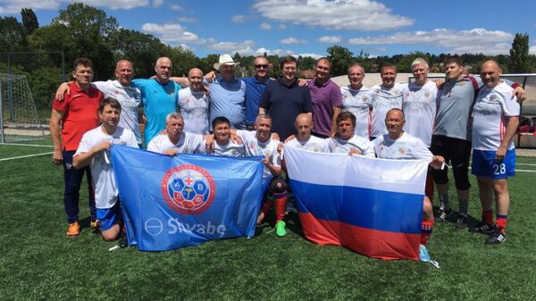 Сборная России во время XXIV чемпионата мира по футболу среди врачей в Праге