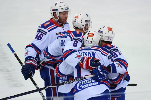 Игроки ХК СКА Владислав Гавриков, Патрик Херсли, Павел Дацюк и Никита Гусев (слева направо) радуются заброшенной шайбе
