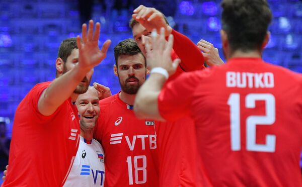 Волейболисты сборной России радуются набранному очку