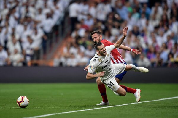 Нападающий Реала Гарет Бейл в матче чемпионата Испании против Атлетико