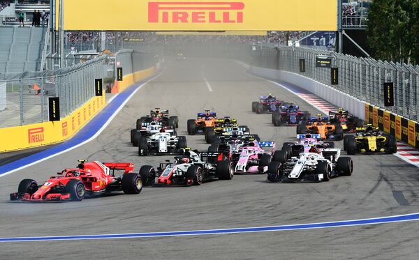 Старт гонки Гран-при Формулы-1 в Сочи