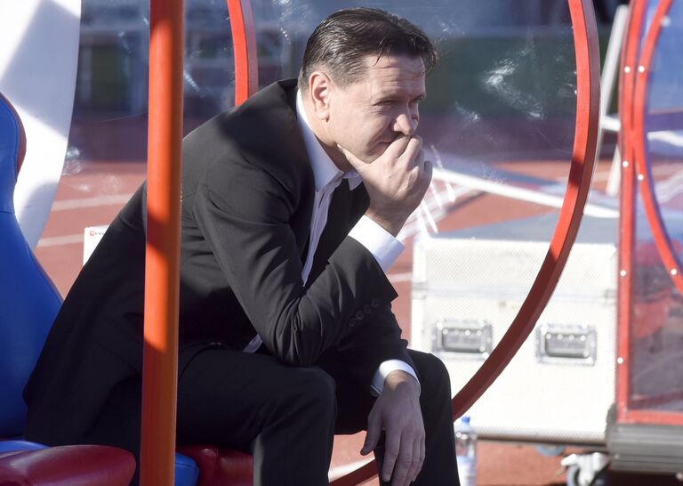 Главный тренер Енисея Дмитрий Аленичев Главный тренер Енисея Дмитрий Аленичев